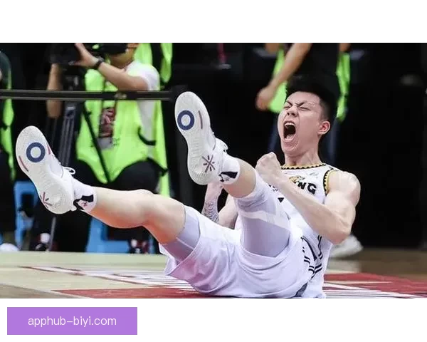 怀特塞德称赞CBA球员真实对抗少假摔体现尊重精神